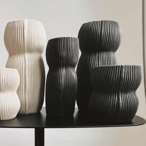 Curvy Round Vase Black