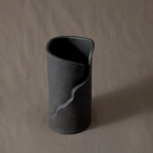 Eliza Vase Raw Black