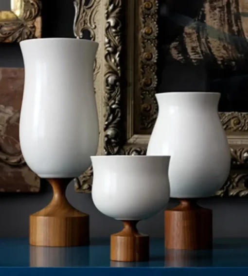 Teddy Vase White & Walnut